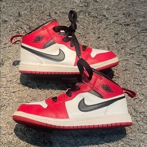 Jordan 1 mid